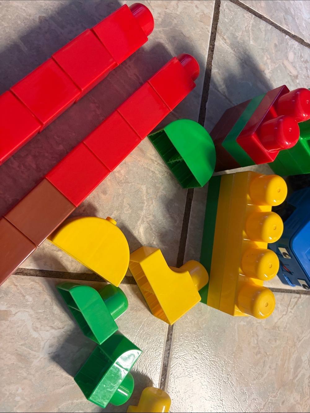 Classic Colorful Building Blocks Set with car - Picture 5 of 6